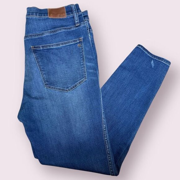 Madewell Denim - MADEWELL 10” High Rise Skinny Button Fly Lightly Distressed Jeans | Size 32
